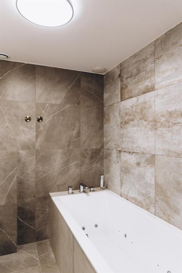 Like Home 2 Sauna,Jacuzzi & Spa Świdnica Extérieur photo